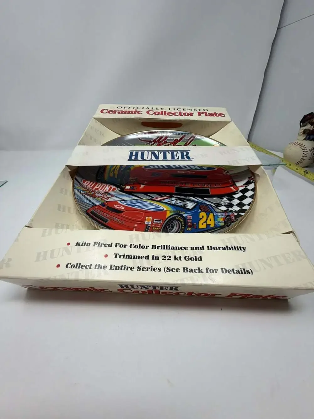 Hunter Manufacturing Group Jeff Gordon #24 DuPont NASCAR Ceramic Collector Plate